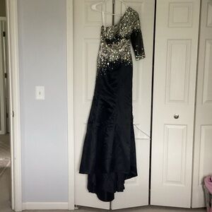 One-Shoulder black Evening Gown with Silver Sequin Bodice